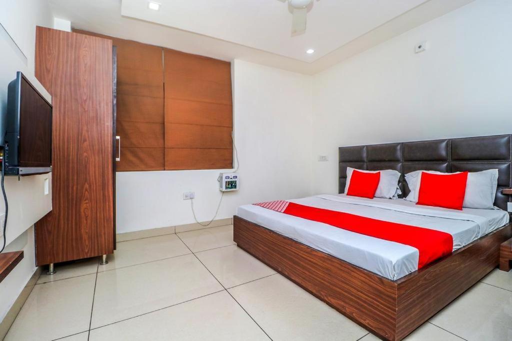 Hotel Sartaj Ludhijána Kültér fotó