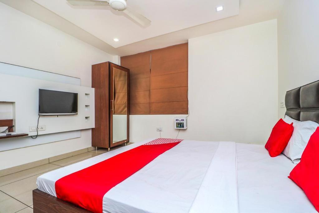 Hotel Sartaj Ludhijána Kültér fotó