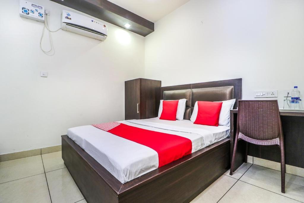Hotel Sartaj Ludhijána Kültér fotó